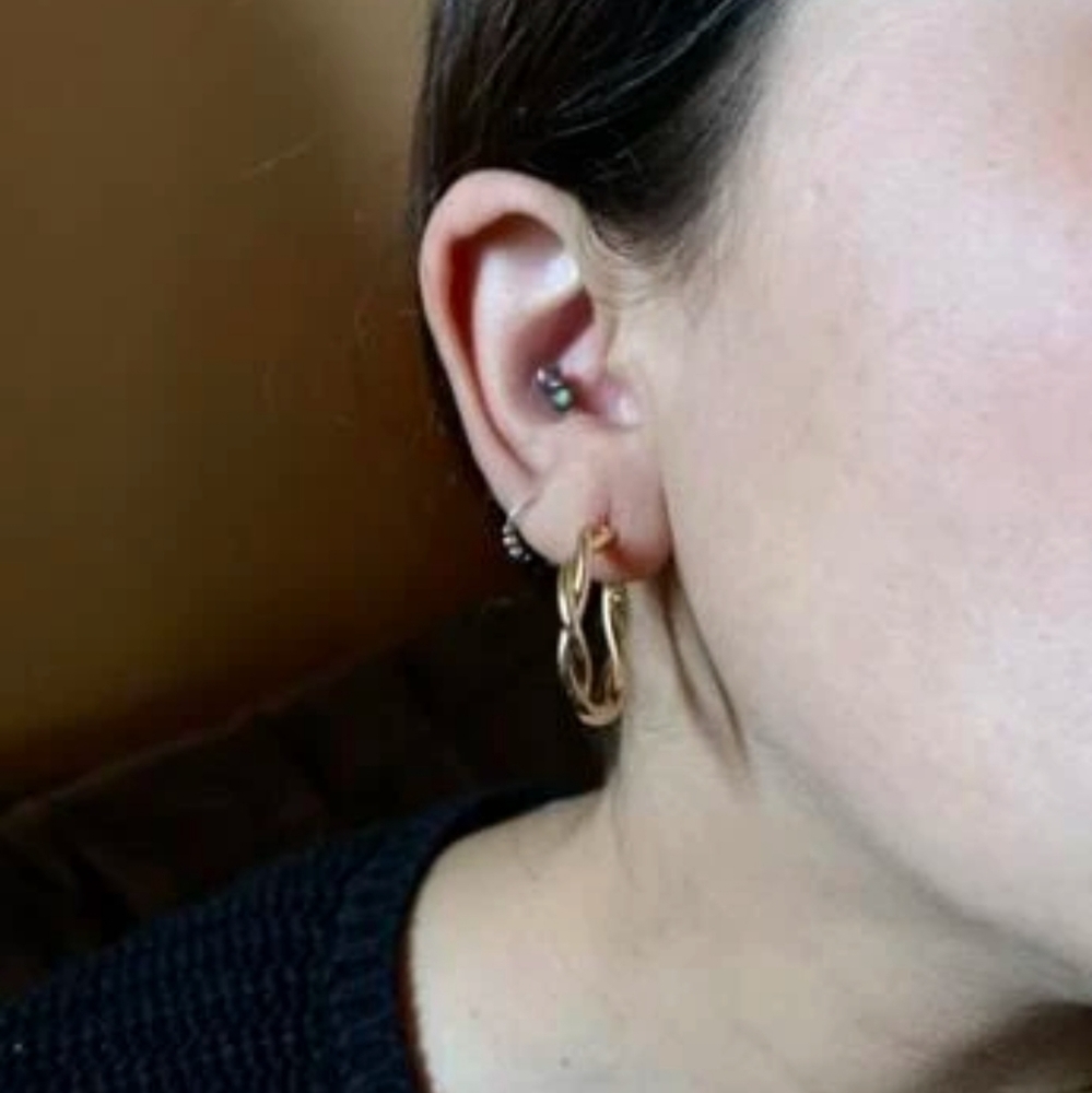 ⭐2 Pairs of Hoop Earrings - Picture 4 of 16